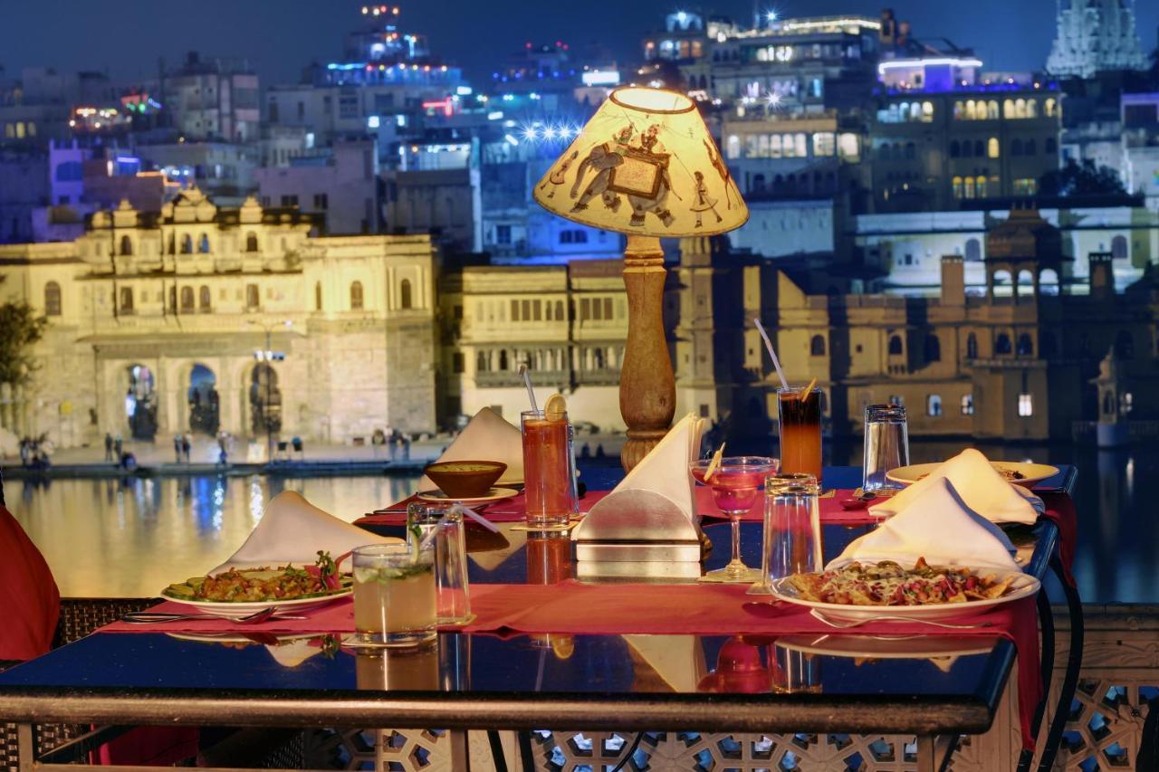 Lake Pichola Hotel Ουνταϊπούρ Εξωτερικό φωτογραφία